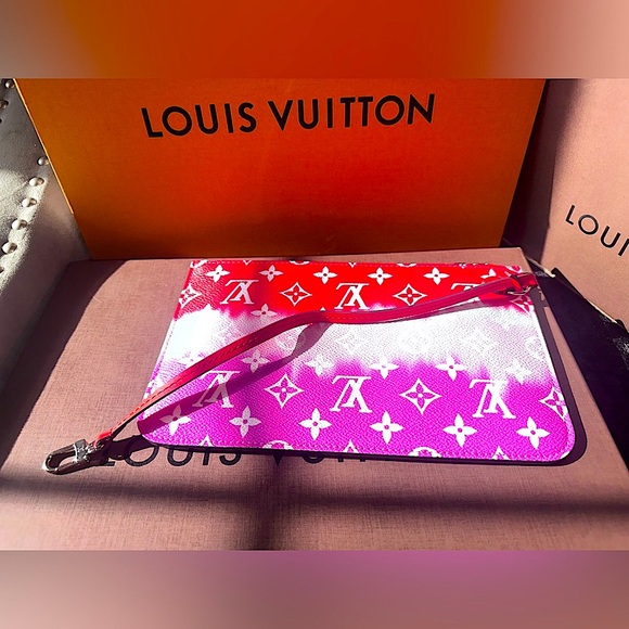 ❤️ Louis Vuitton Limited Edition Summer Escale Rouge Neverfull Wristlet Pochette - Picture 8 of 16